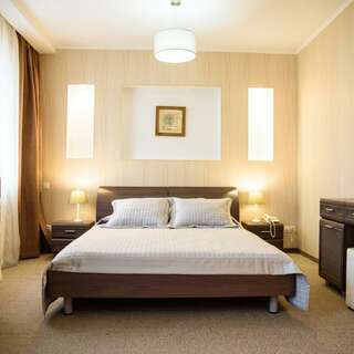 Гостиница Сибирский Сафари клуб Красноярск Комфортный 3-местный номер (Джуниор Сюит)-1