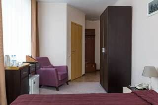 Гостиница Сибирский Сафари клуб Красноярск Стандартный номер улучшенный (с 1 или 2 раздельными кроватями)-6