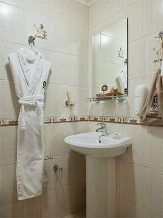 Гостиница Сибирский Сафари клуб Красноярск Стандартный номер улучшенный (с 1 или 2 раздельными кроватями)-13