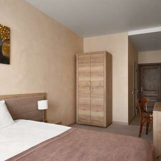 Гостиница Сибирский Сафари клуб Красноярск Стандартный номер улучшенный (1 категория)-2