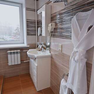 Гостиница Сибирский Сафари клуб Красноярск Комфортный 3-местный номер (Джуниор Сюит)-9