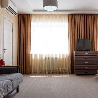 Гостиница Сибирский Сафари клуб Красноярск Комфортный 3-местный номер (Джуниор Сюит)-2