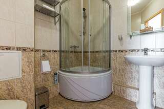 Гостиница Сибирский Сафари клуб Красноярск Стандартный номер улучшенный (с 1 или 2 раздельными кроватями)-8