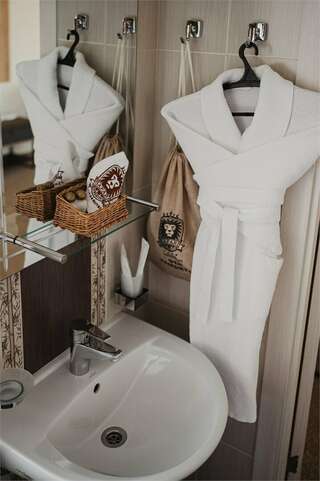 Гостиница Сибирский Сафари клуб Красноярск Комфортный номер с двуспальной кроватью (Джуниор Сюит)-12