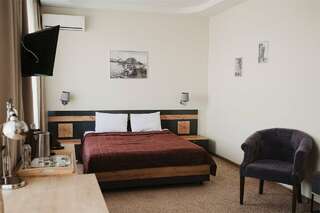 Гостиница Сибирский Сафари клуб Красноярск Комфортный номер с двуспальной кроватью (Джуниор Сюит)-10